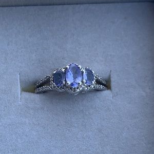 Tanzanite and diamond ring